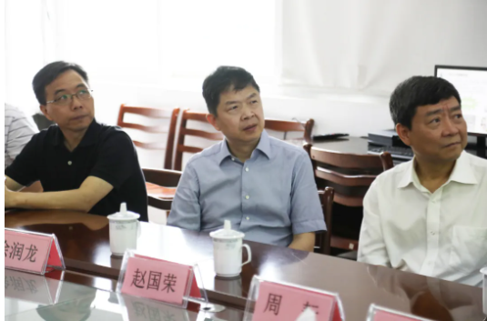 6月4日，省市场监管局党委委员、副局长，省药品监管局党组书记、局长徐润龙带队来公司开展“三服务”活动